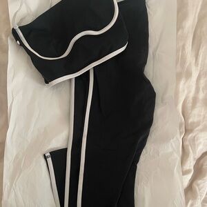 ALO Yoga Black Leggings with White Trim/ Airbrush bra Tank set